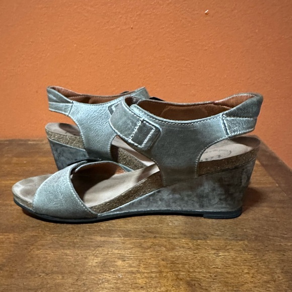 Taos Buckle Up Wedge Sandal EU 39 Olive Green Stone Leather - Picture 5 of 12